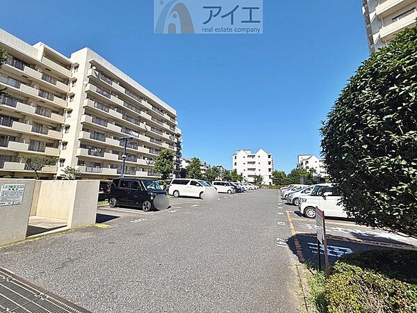 駐車場があるため車通勤の方にも安心なマンションです（要空確認）