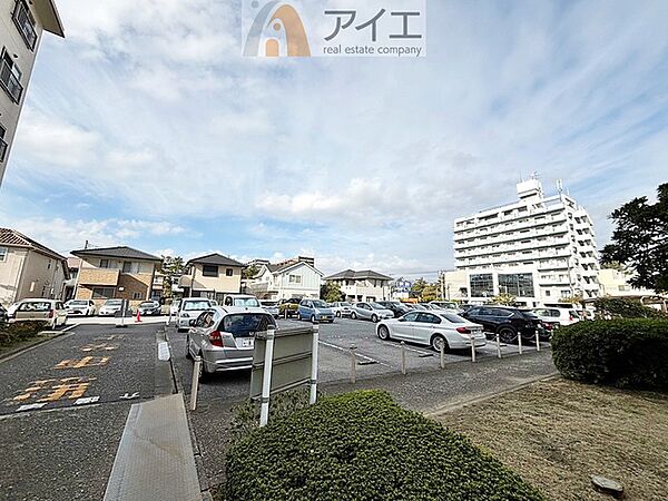駐車場があるため車通勤の方にも安心なマンションです（要空確認）