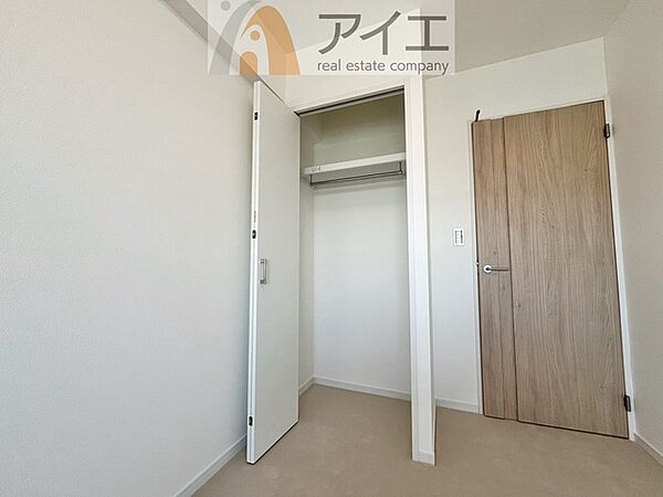 お子様の荷物も片付く、全居室収納スペース