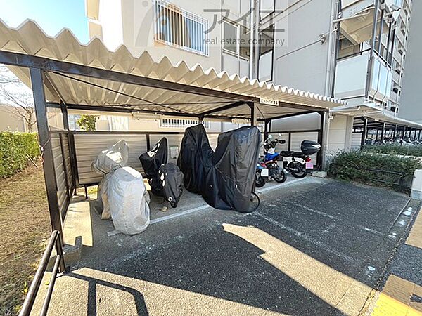 セキュリティ面にも配慮した駐輪場がございます