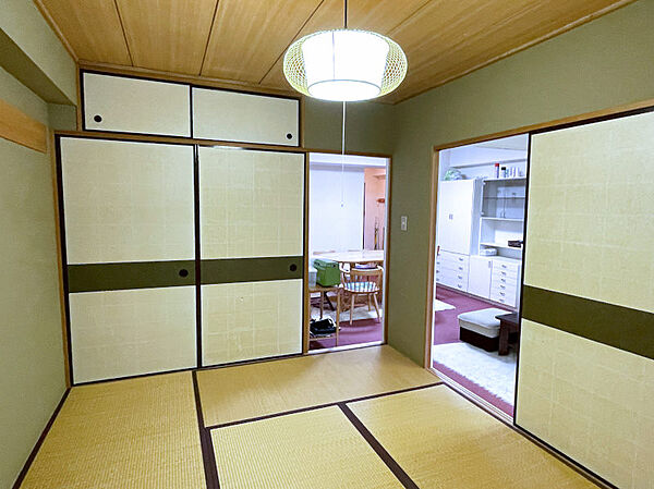 窓側から見た和室