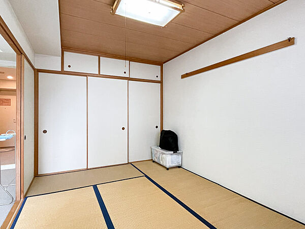 窓側から見た和室