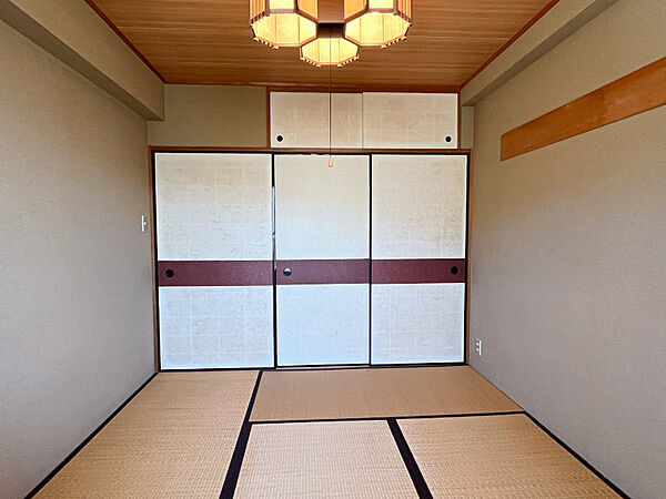 窓側から見た和室
