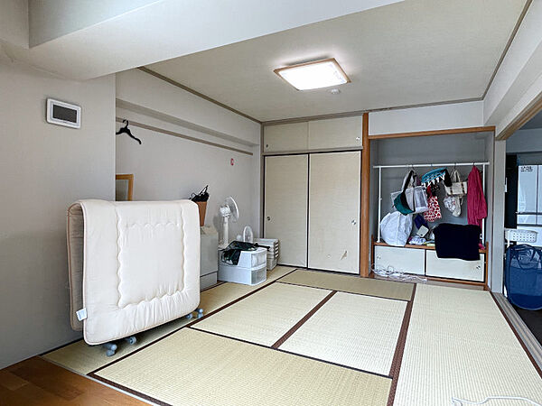 窓側から見た和室