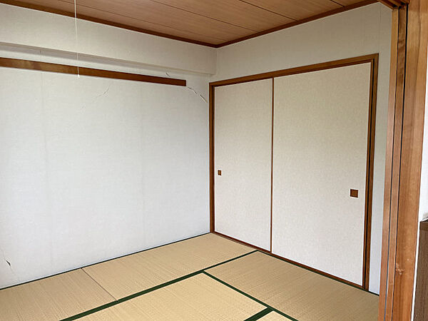 窓側から見た和室・東側