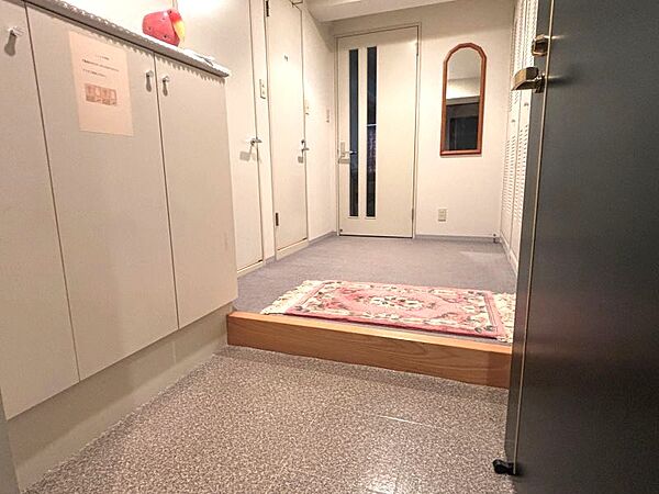 玄関から見た室内