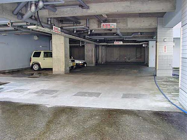 屋内駐車場