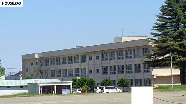 南中学校南中学校 760m