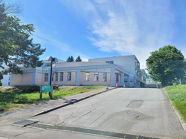 中央小学校中央小学校 1290m
