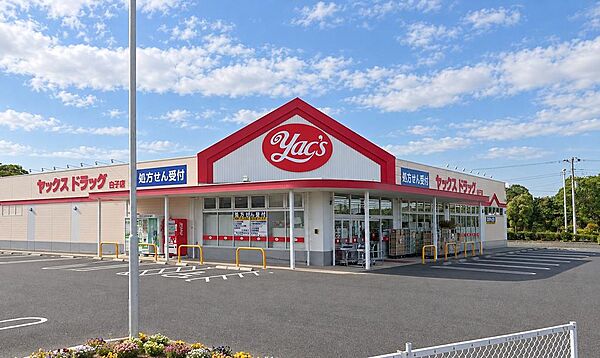 食品や日用品はこちらで揃います。