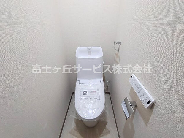 1階2階に同タイプのトイレがあります