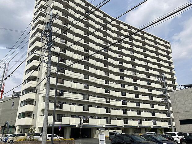 JR東海道本線「浜松」駅まで徒歩約10分（約750m）と好立地のリフォーム3LDK再生住宅が登場！エレベーター停止階で住環境も良好です。