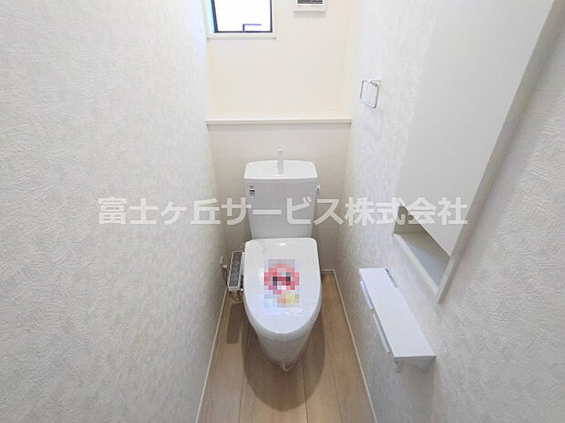 1階2階に同タイプのトイレがあります