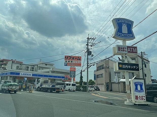ローソン高槻如是店 890m