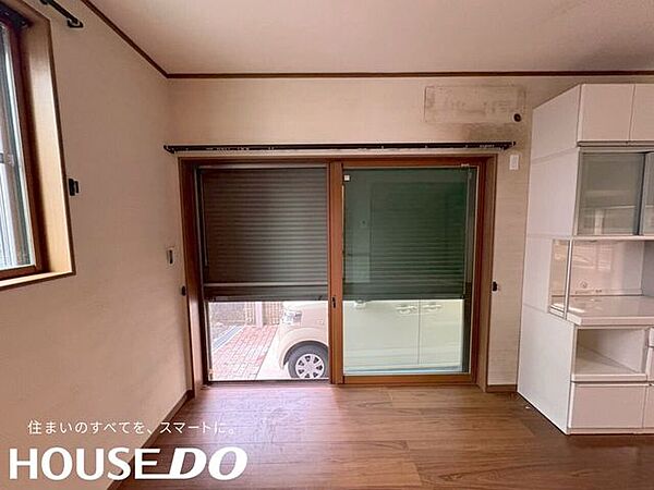 リビング・ダイニング。家族が自然と集まる開放的な空間です。