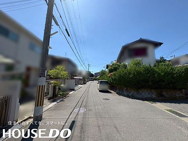 周辺の街並み。高台らしい落ち着いた住環境が魅力です。