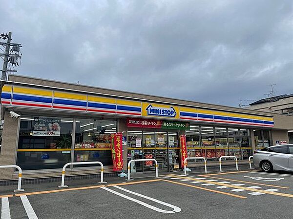 ミニストップ高槻柳川町店 640m