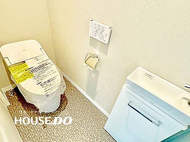2階のトイレは手洗い器付きです♪