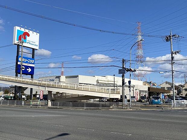 万代 高槻春日店 950m