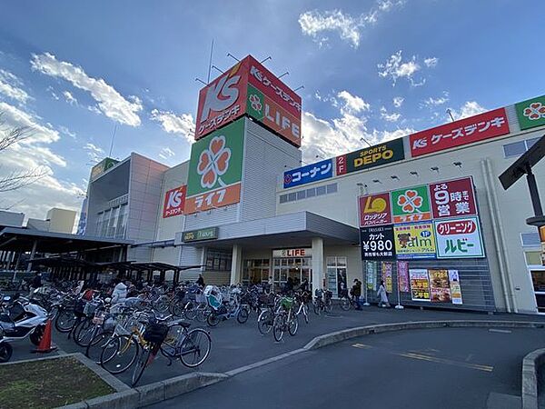 ホームセンターコーナン 高槻城西店 590m