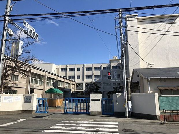 西大冠小学校西大冠小学校 370m