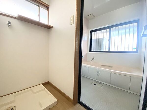 洗濯機置き場も室内にあります！