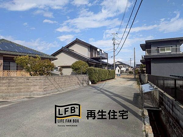 メイン道路から1本入った住宅街ですのでお子様にも安心です♪