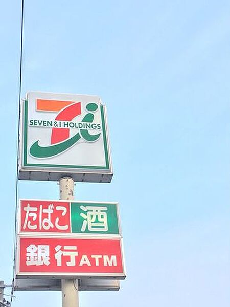 セブンイレブン防府田島店食料品の買い出しや、宅配物の受け取り、ATM利用にも徒歩で行けるのは嬉しいですね！ 710m