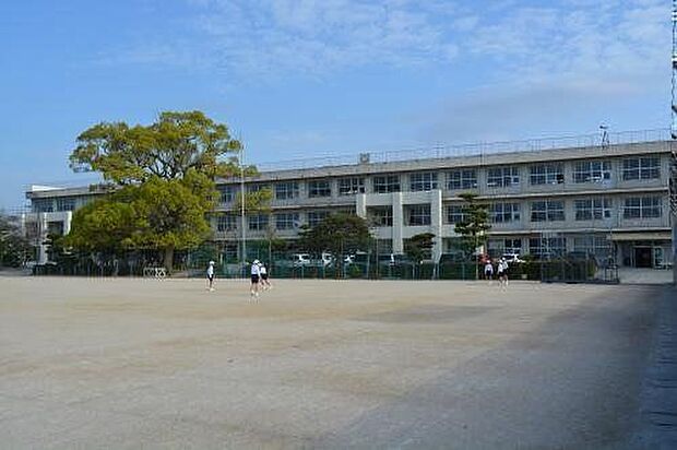 華城小学校 850m