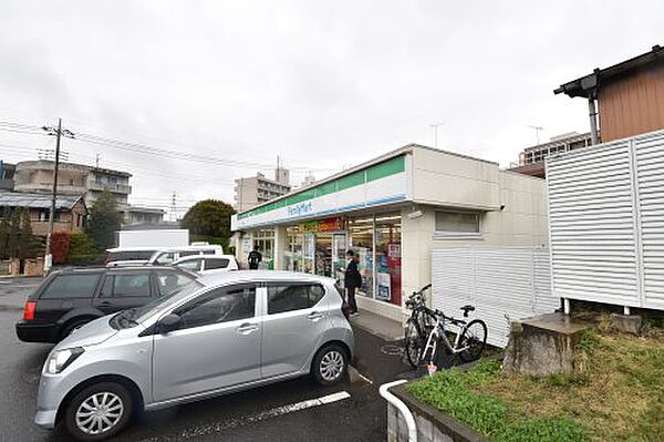 画像20:【コンビニエンスストア】ファミリーマート 八王子堀之内店まで472ｍ