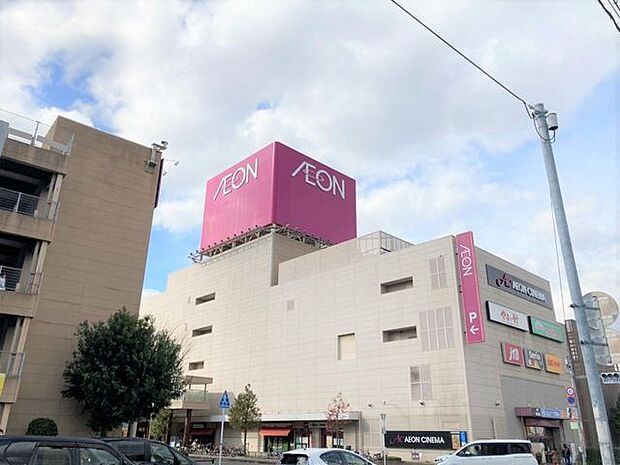 イオン大野城ショッピングセンター映画館やアパレル、飲食店などが揃うショッピングモールです。 400m