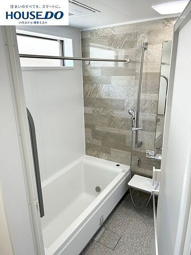 一日の疲れを癒す浴室。デザイン性に優れた浴槽でゆったりとしたバスタイムを演出。