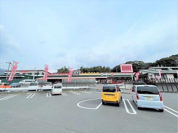 【ジョイント　たんぽぽ市場（営業時間：9:00～21:00）】お肉屋さん直営のスーパーだから、お肉充実してます！もちろん、お野菜、お肉、お惣菜も豊富で、地元の方から愛されるスーパーです。 1500m