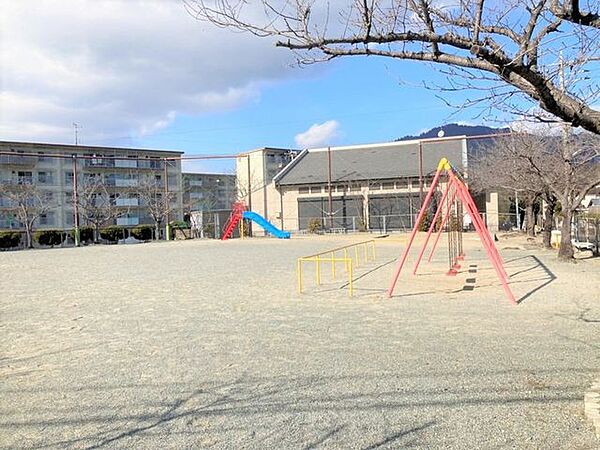 飛岳中央公園 550m