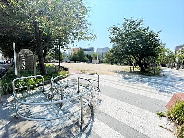 冷泉公園 350m