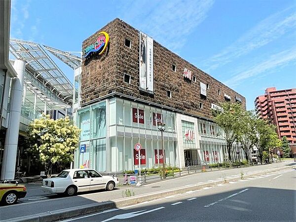 キャナルシティ博多 220m