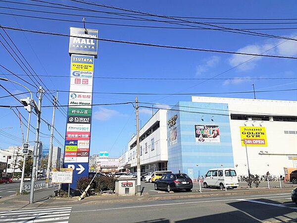 【コマーシャルモール博多】1階ドン・キホーテは営業時間9：00～27：00。仕事帰りの遅い時間でも買い物出来るのも嬉しいポイント♪100円ショップSerialやドラッグストア、飲食店も揃います…