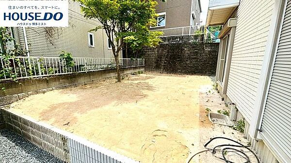 【家族のイベントが盛りだくさん！】広い庭があるからこそ、BBQやプール遊び、ベランピングも楽しそうです♪今度の休みは何をして遊ぼうかと、家族のイベントが楽しみになる、そんな庭があります。