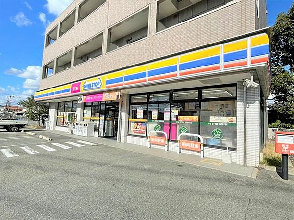 【ミニストップ　志免東3丁目店】早朝、深夜など時間を気にせずお買い物。ミニストップのパフェやソフトクリームはいつも話題！幅広い世代にも大人気です♪ 850m
