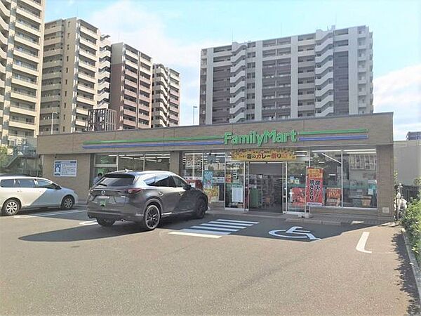 ファミリーマート　香椎照葉4丁目店 130m