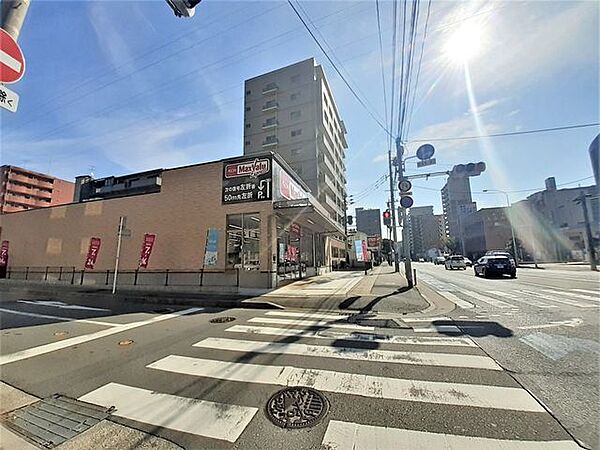 マックスバリュエクスプレス竹下通り店 190m