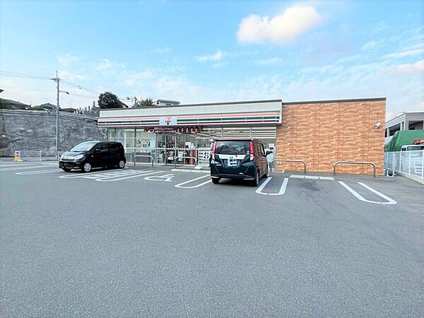 【セブンイレブン　篠栗和田店】早朝、深夜など時間を気にせずお買い物。話題のスイーツや、期間限定のお惣菜など、要チェックです♪ 250m