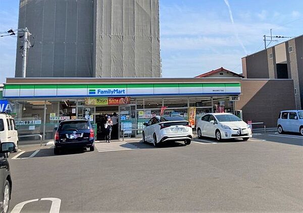 ファミリーマート 博多吉塚五丁目店 260m