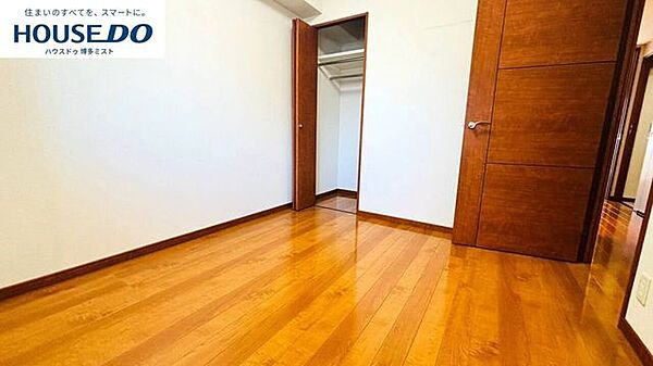 【リフォーム前】子どもに「自分の部屋」ができる日を、楽しみにしている方も多いはず。ベッドと机が置けて、少し遊べるくらいのちょうどいい広さです。