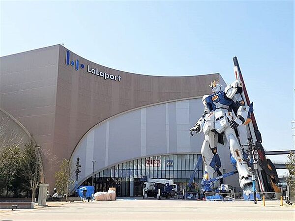 【ららぽーと福岡】ゲームセンターや映画館、生活雑貨のお店、レストランやカフェも多数揃い、休日に一日中楽しめるスポットです。ベビーエリアもありお子様連れのママでも安心です♪ 700m