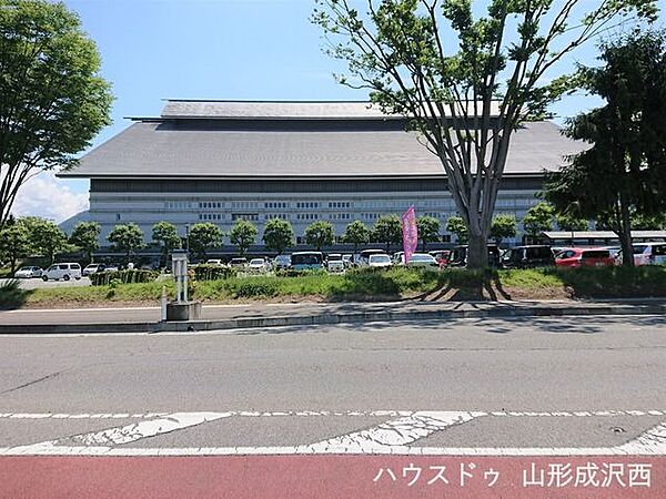 山形市総合スポーツセンター 720m
