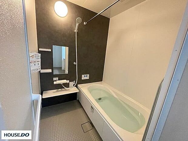 浴室乾燥暖房機が設置されており、雨の日や冬場の洗濯物干し場としても大活躍します。