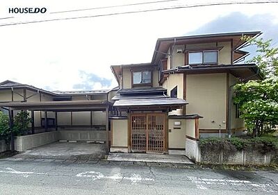 外観:【店舗兼住宅に最適!】専用玄関あり、広々サロンスペース付き!自宅でサロン・事務所を開業しませんか?平成7年築、風情漂う邸宅です。 外観:【店舗兼住宅に最適!】専用玄関あり、広々サロンスペース付き!自宅でサロン・事務所を開業しませんか?平成7年築、風情漂う邸宅です。