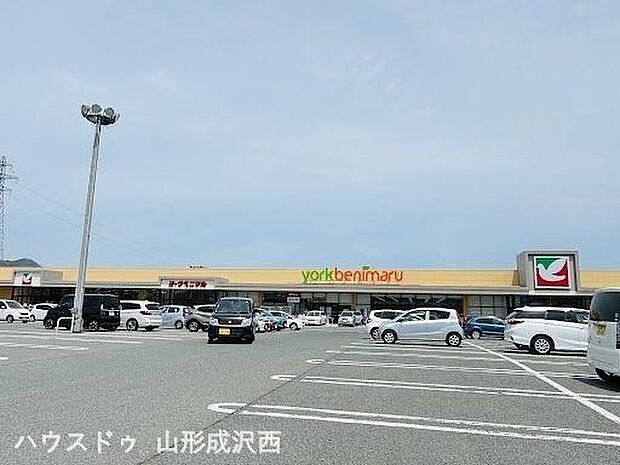 ヨークベニマル上山店 780m