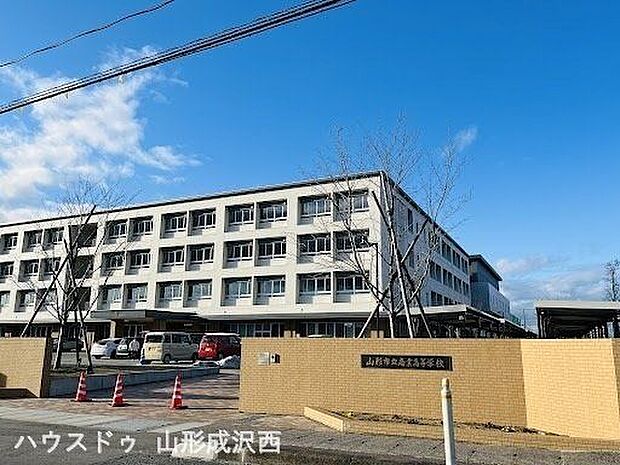 山形市立商業高等学校 400m